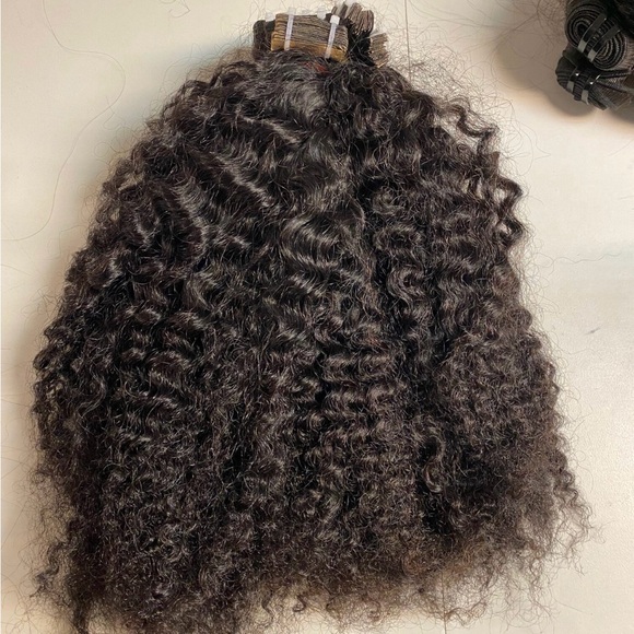 22in Tape in extensions from Fari Hair Extensions. Textured curly extensions. - Picture 2 of 3